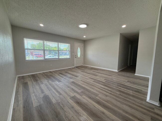 Foto del edificio - 6003 W Harwood Ave