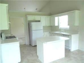 Foto del edificio - 301 Yarbrough Ct