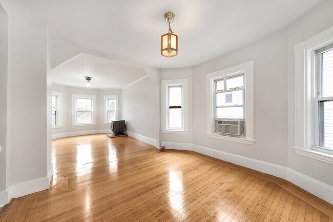 Building Photo - 95 Callender St
