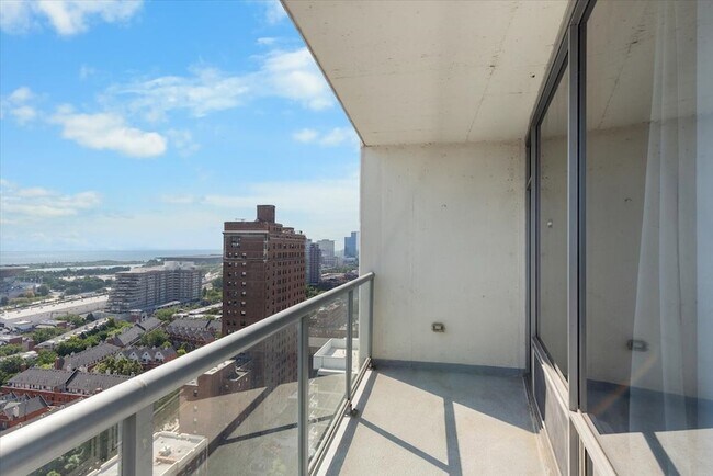 Foto del edificio - 100 E 14th St