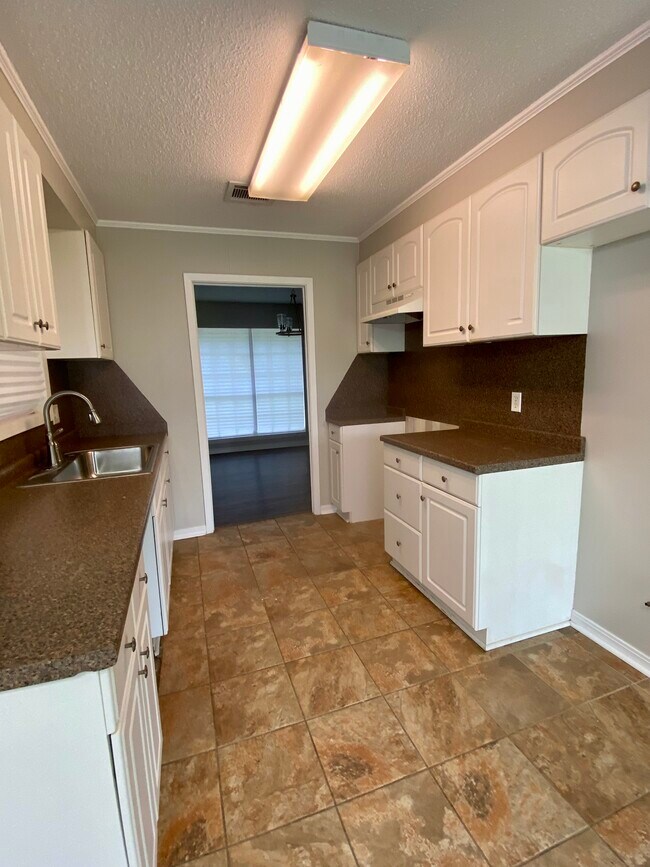 Building Photo - 218 Dauphine Dr