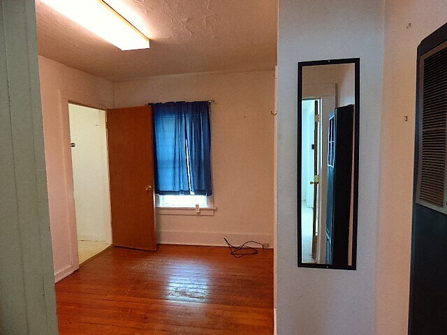 Building Photo - 906 W Montana St