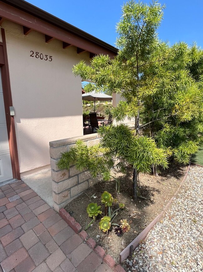 Building Photo - A BEAUTY! 2 BR/2 Bath PLUS LARGE OFFICE, 1...