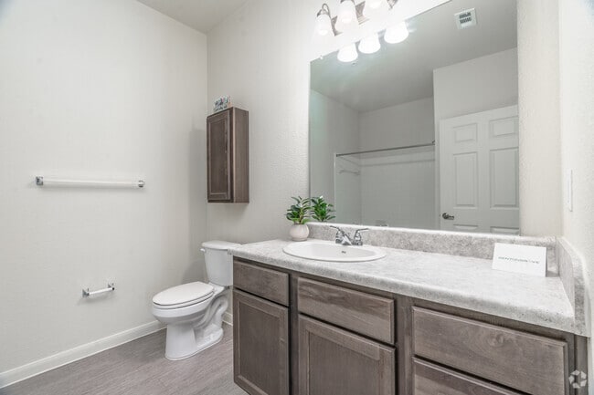 1BR, 1BA - 756SF - - Denton Grove