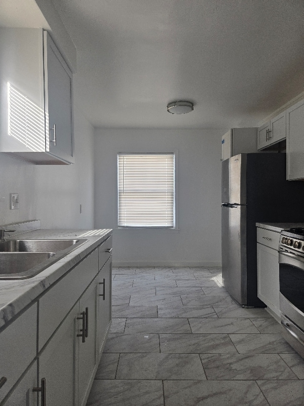 Building Photo - 14274 Kilbourne Ave