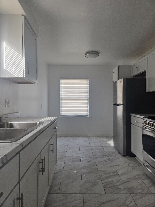 Foto del edificio - 14274 Kilbourne Ave