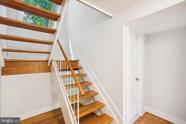Foto del edificio - 8206 Stone Trail Dr