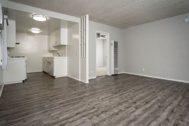 Building Photo - 420 Burchett St