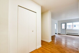 Building Photo - 809 Av. Bloomfield