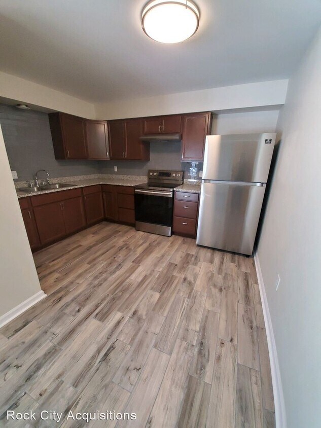 Primary Photo - 208 Flintridge Dr
