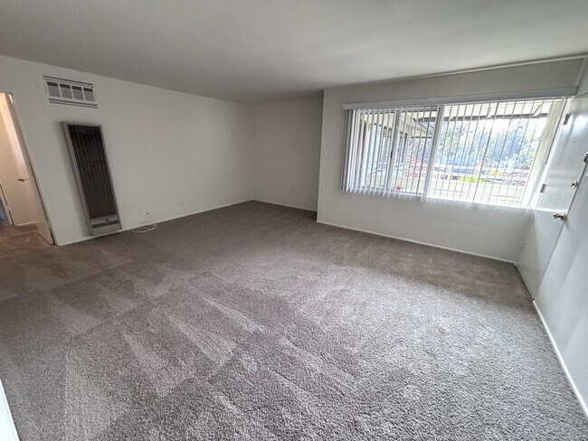 Foto del edificio - 305 California Blvd