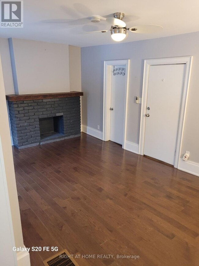 Building Photo - 302 Glenlake Ave