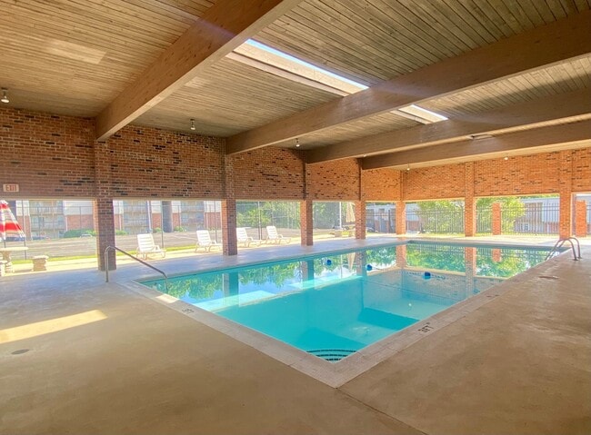 Building Photo - Club 34