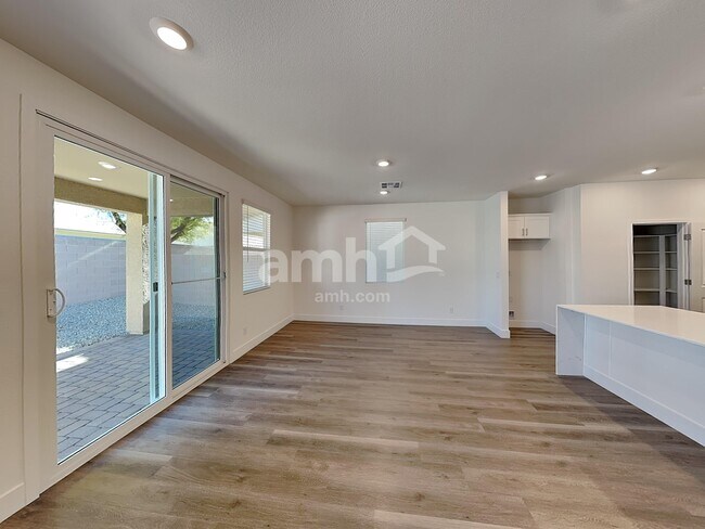 Foto del edificio - 5854 Fly Fisher St