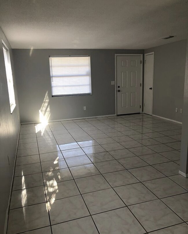 Foto del edificio - 218 60th Avenue Dr W