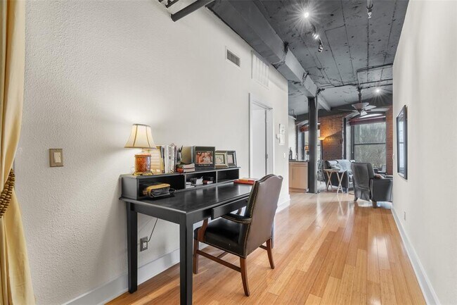 Foto del edificio - 910 Houston St