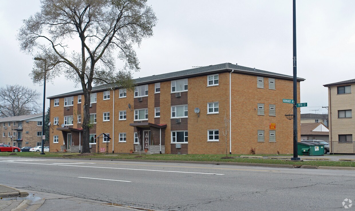 Building Photo - 7859 S Rutherford Ave