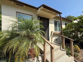 Building Photo - 1820 N Hollywood Way