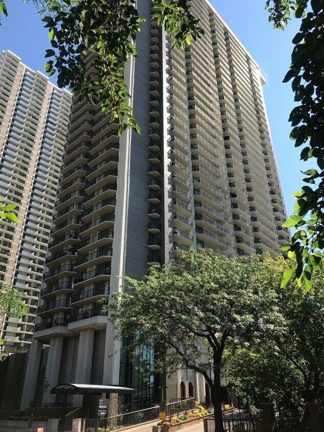 Foto principal - 6007 N Sheridan Rd