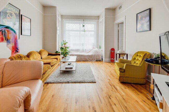 Foto del edificio - 1519 N Claremont Ave