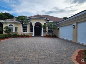 Building Photo - 511 SW Squire Johns Ln