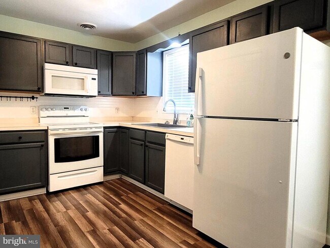 Foto del edificio - 124 Dickens Ln