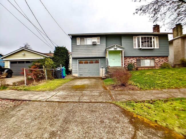 Building Photo - 2746 SE 73rd Ave