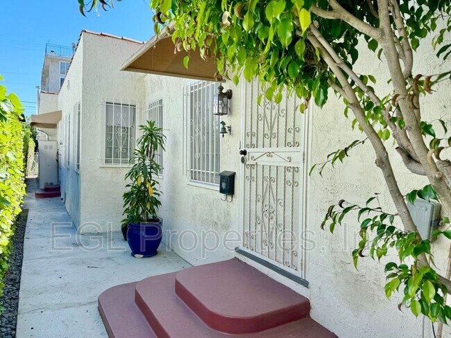 Building Photo - 814 N McCadden Pl