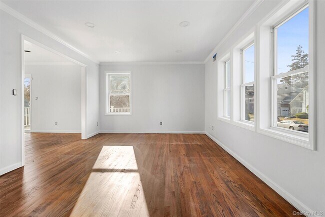 Foto del edificio - 91-93-93 Henry Ave