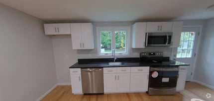 Building Photo - 1 Elm Ct