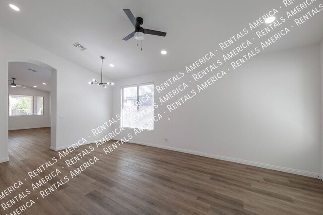 Building Photo - 1280 E Redwood Dr