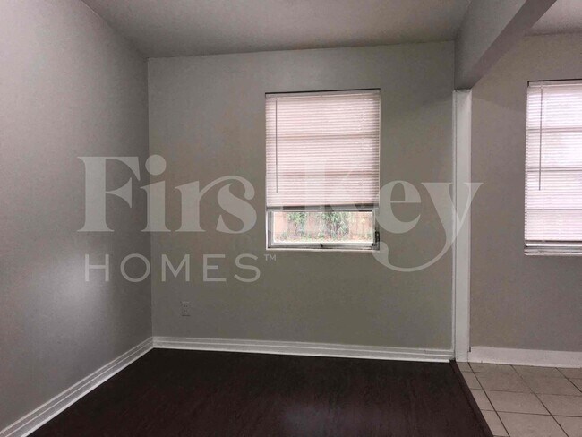 Foto del edificio - 2706 Lorna Rd