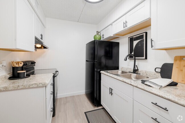 Apartamento renovado de 1 dormitorio y 1 baño - 625 pies cuadrados - Cocina - Emerald Apartments