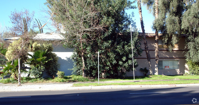 Building Photo - Parkwood Apartments