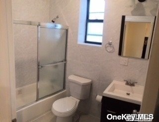 Foto del edificio - 59-38 48th Ave