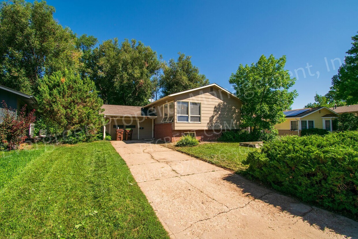 Primary Photo - $500 SIGNING BONUS!! Great 4 bedroom in Fo...