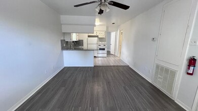 Building Photo - 1326 Blair St