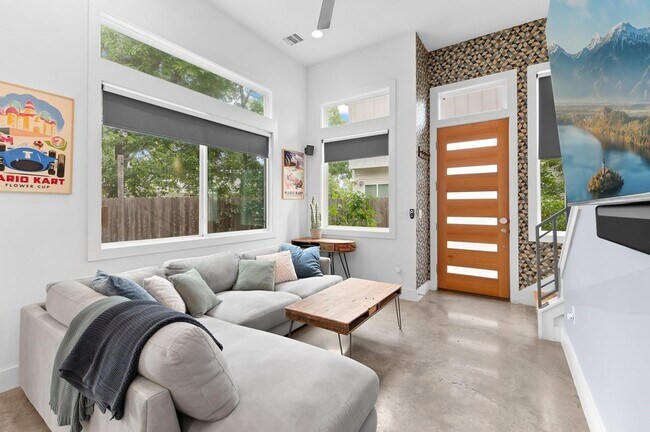 Foto del edificio - 2931 E 13th Street Unit B