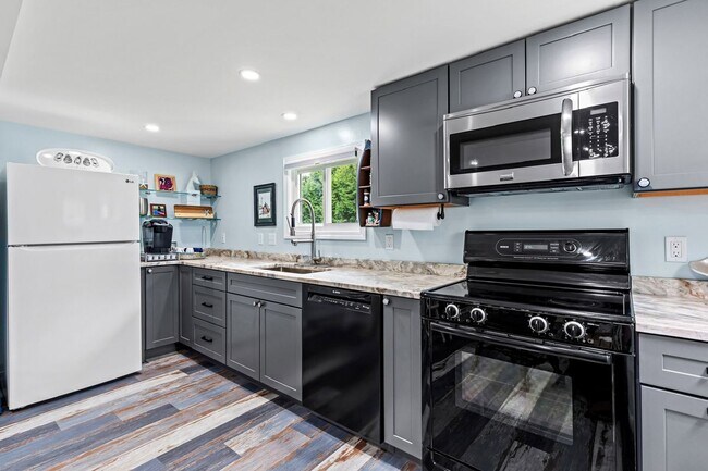 Building Photo - 31 Foote St