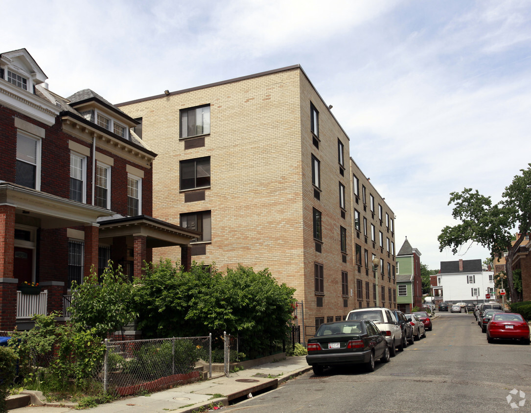 Building Photo - Oak Street Apartments