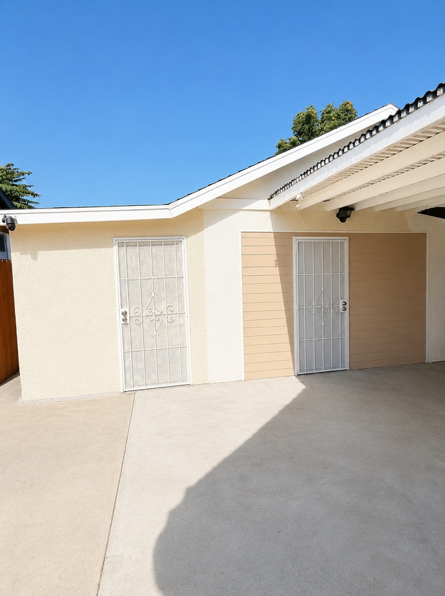 Building Photo - 9622 Evers Ave