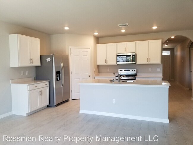 Building Photo - 4 br, 2 bath House - 3709 NE 15th Ave