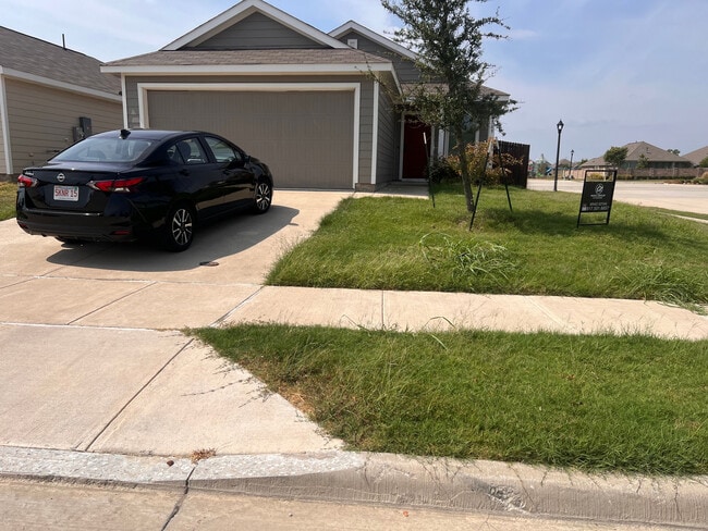 Building Photo - Room in Single Family Home on Gray Wolf Ln