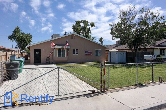 Foto del edificio - 3-Bed, 2-Bath in North Bakersfield – Only for $1,495