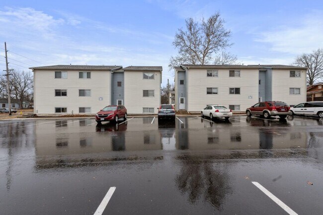 Foto del edificio - POPLAR PLACE