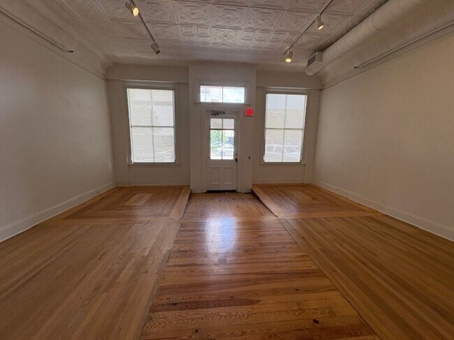 Building Photo - 576 Mulberry St