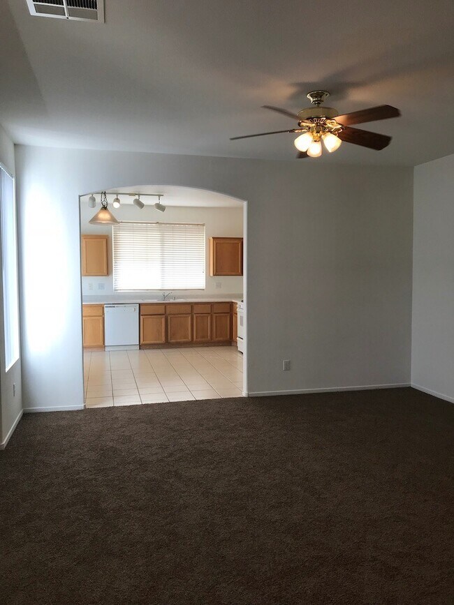 Foto del edificio - GREAT LOCATION*SINGLE STORY HOME*