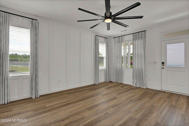 Building Photo - 1421 Creekfront Dr
