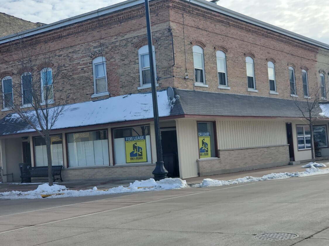 326 Steele St, Algoma, WI 54201 House Rental in Algoma, WI