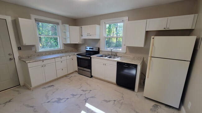 Foto del edificio - 3 Bed, 1.5 Bath Home Available in Greenville
